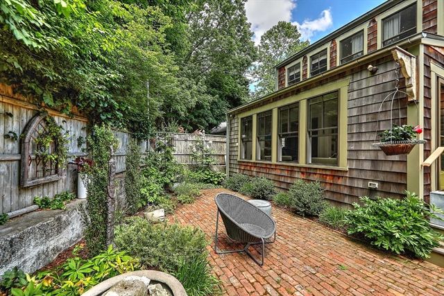 26 Bridge St, Warren, RI 02885