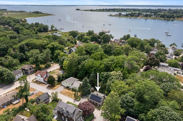 26 Bridge St, Warren, RI 02885