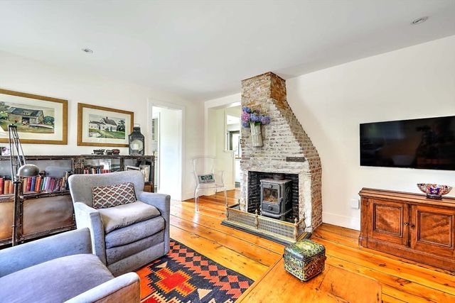 26 Bridge St, Warren, RI 02885
