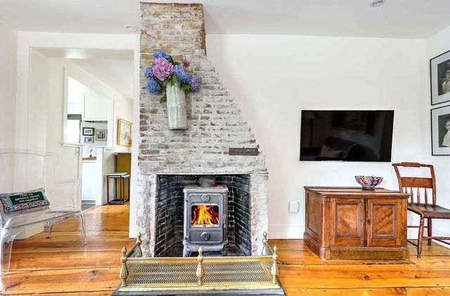 26 Bridge St, Warren, RI 02885