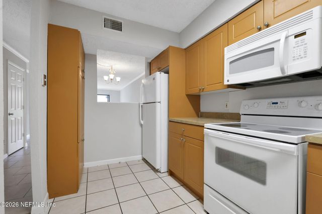 5811 ATLANTIC Boulevard 223, Jacksonville, FL 32207