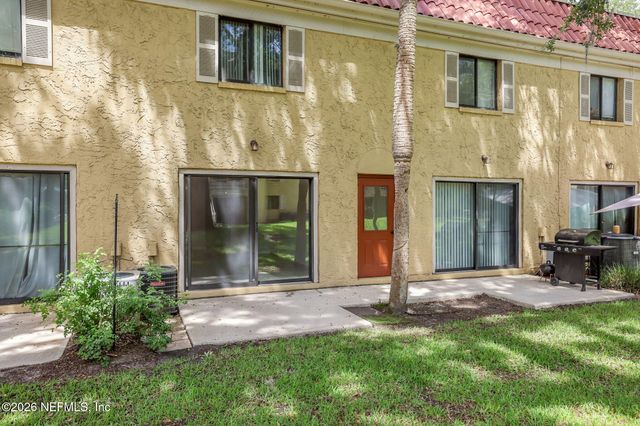 5811 ATLANTIC Boulevard 223, Jacksonville, FL 32207