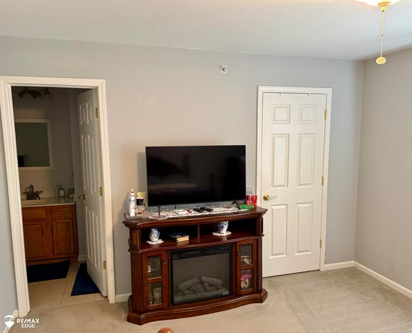 2131 Carriage Hill Circle, Lapeer, MI 48446