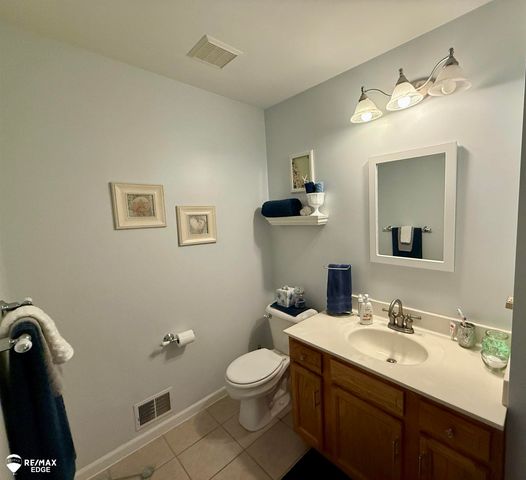 2131 Carriage Hill Circle, Lapeer, MI 48446