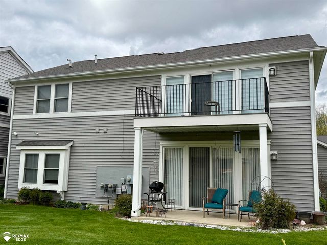 2131 Carriage Hill Circle, Lapeer, MI 48446