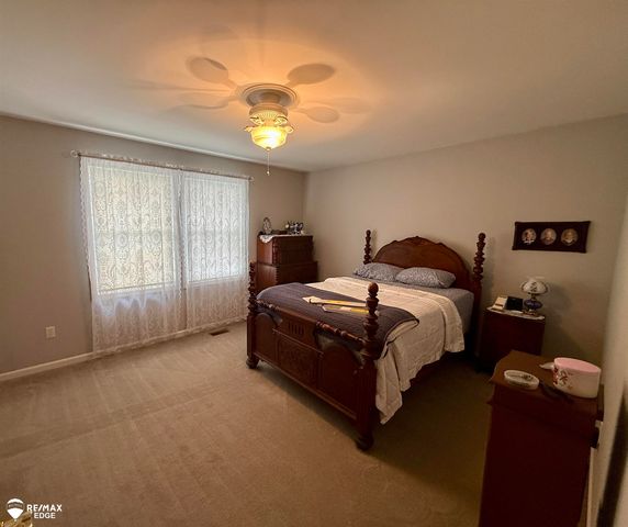 2131 Carriage Hill Circle, Lapeer, MI 48446