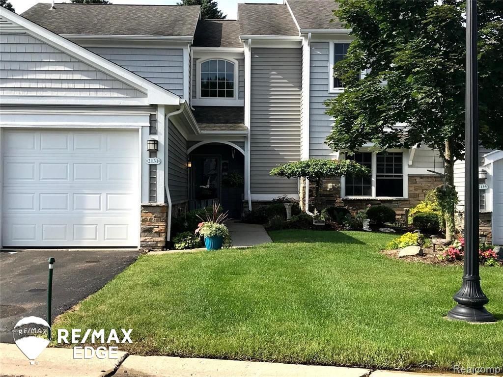2131 Carriage Hill Circle, Lapeer, MI 48446