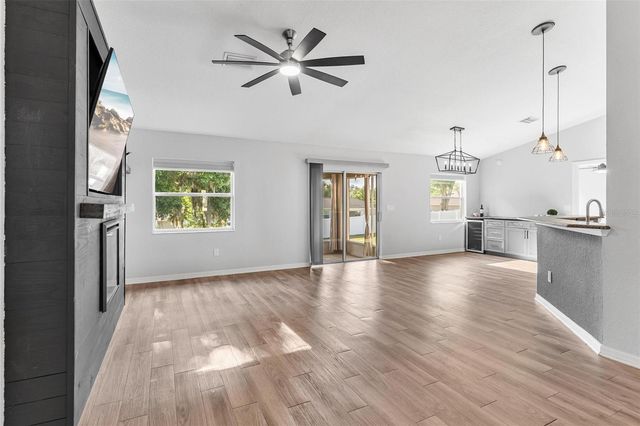 326 WOODLAND TRAIL, Lady Lake, FL 32159