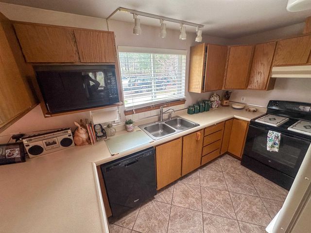 15307 W Autumn Ln, Nine Mile Falls, WA 99026