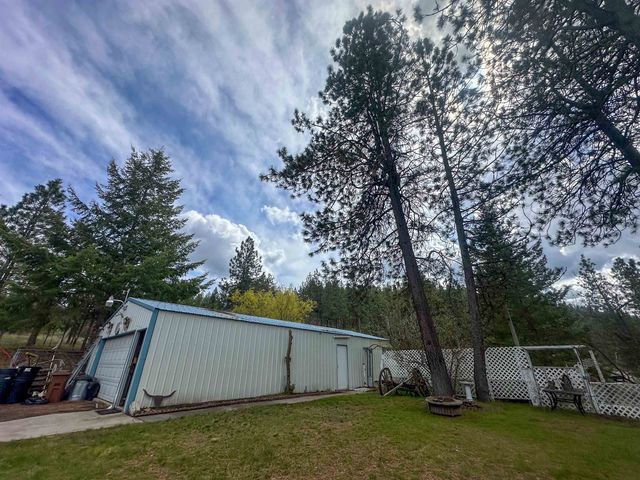 15307 W Autumn Ln, Nine Mile Falls, WA 99026