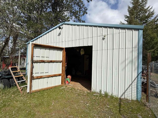 15307 W Autumn Ln, Nine Mile Falls, WA 99026