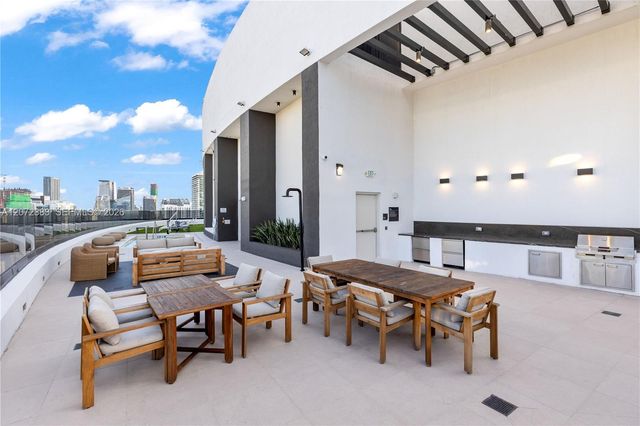 225 N Miami Avenue 1102, Miami, FL 33128
