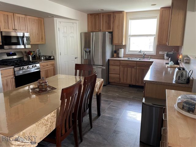 682 E River Road, Pray, MT 59065