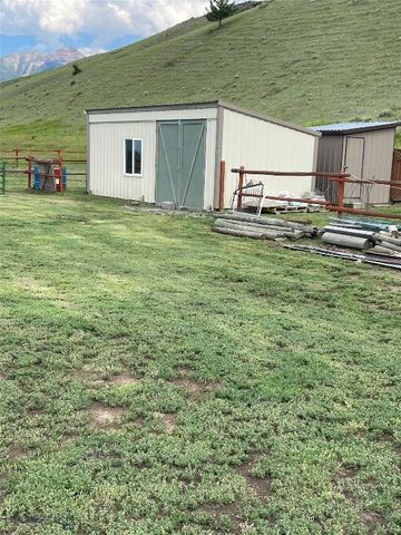682 E River Road, Pray, MT 59065