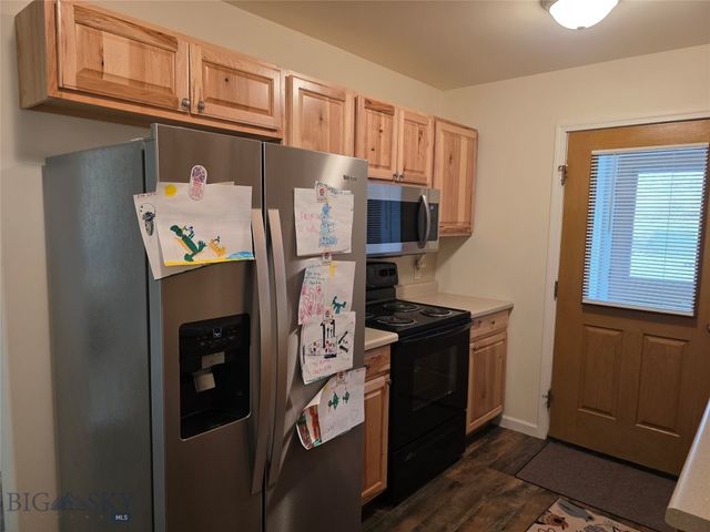 682 E River Road, Pray, MT 59065