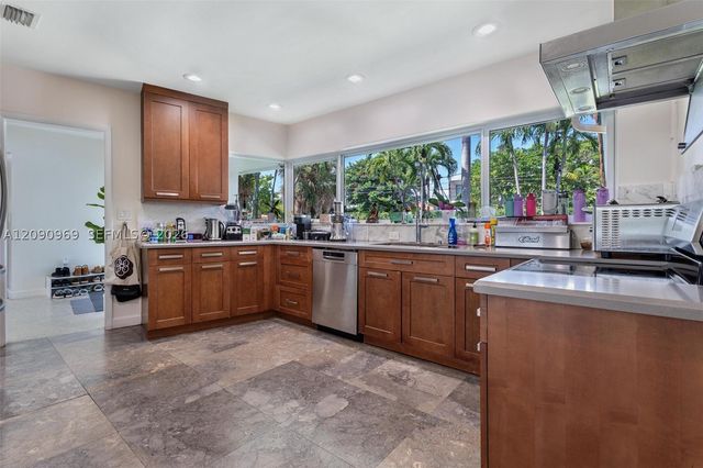 9217 Bay Dr, Surfside, FL 33154