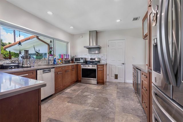 9217 Bay Dr, Surfside, FL 33154