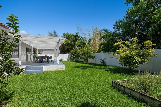 9217 Bay Dr, Surfside, FL 33154