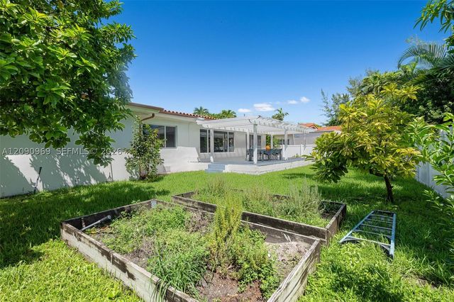 9217 Bay Dr, Surfside, FL 33154