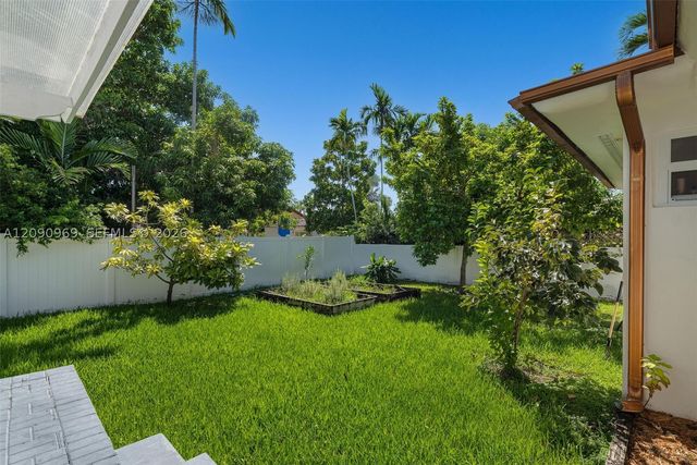 9217 Bay Dr, Surfside, FL 33154