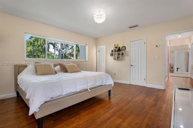 9217 Bay Dr, Surfside, FL 33154