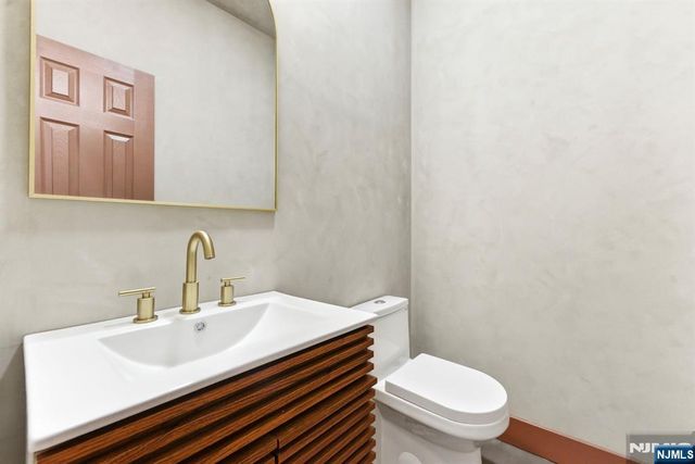 53 Jewett Avenue, Jersey City, NJ 07304