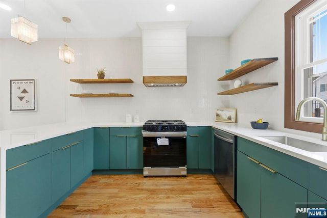 53 Jewett Avenue, Jersey City, NJ 07304