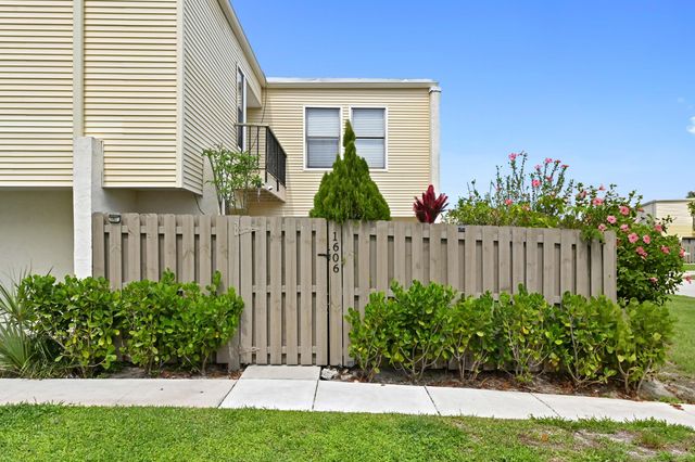 1606 Shaker Circle, Wellington, FL 33414