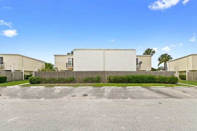 1606 Shaker Circle, Wellington, FL 33414