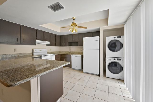 1606 Shaker Circle, Wellington, FL 33414