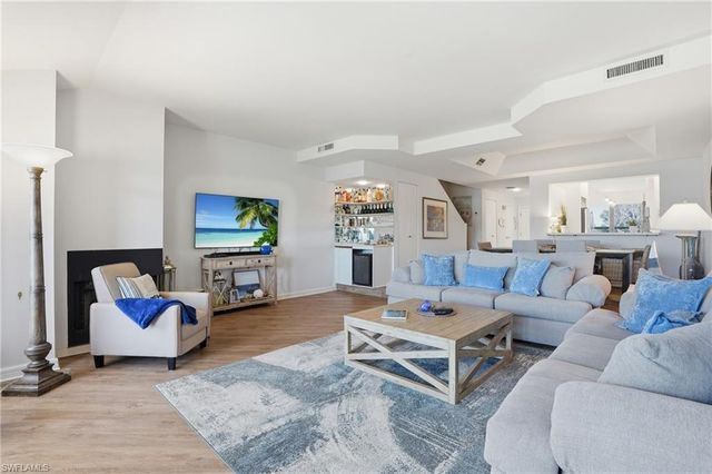 309 La Peninsula BLVD 309, Naples, FL 34113