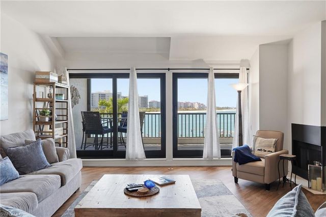 309 La Peninsula BLVD 309, Naples, FL 34113