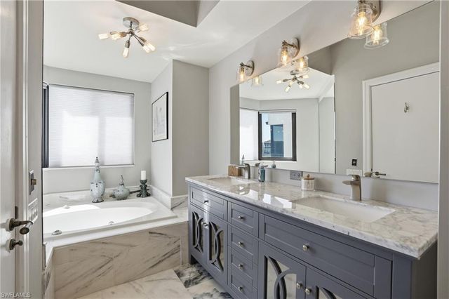 309 La Peninsula BLVD 309, Naples, FL 34113