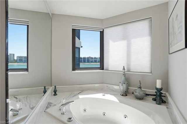 309 La Peninsula BLVD 309, Naples, FL 34113