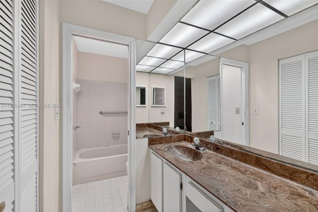 10424 NW 70th Ct, Tamarac, FL 33321