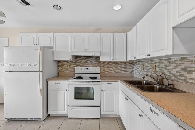 10424 NW 70th Ct, Tamarac, FL 33321