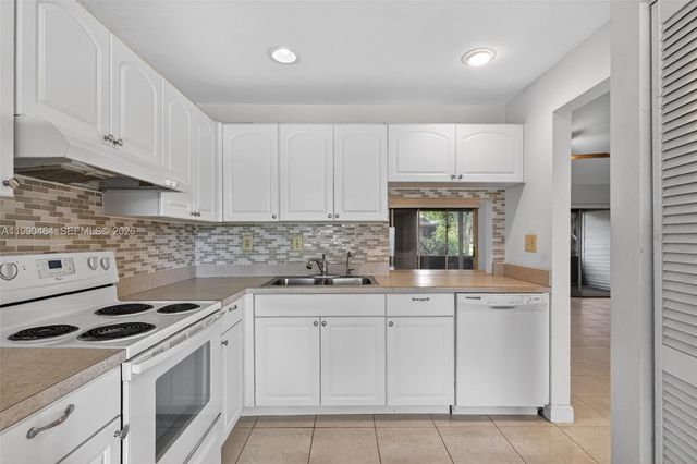 10424 NW 70th Ct, Tamarac, FL 33321