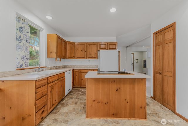 390 E Lakeshore Drive, Shelton, WA 98584