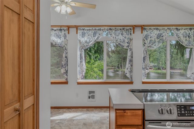 390 E Lakeshore Drive, Shelton, WA 98584