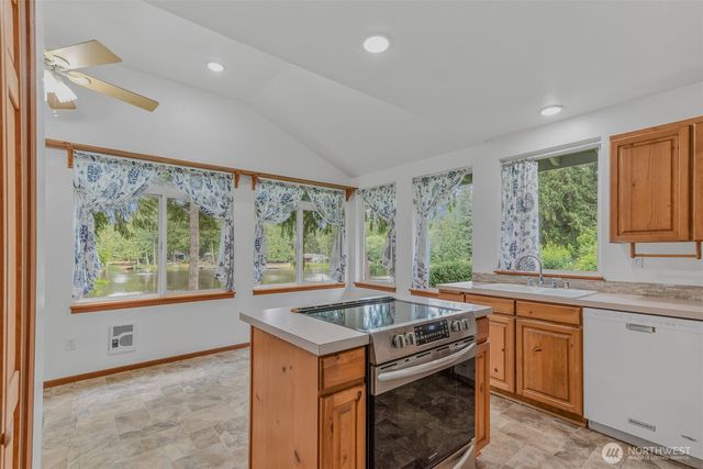 390 E Lakeshore Drive, Shelton, WA 98584