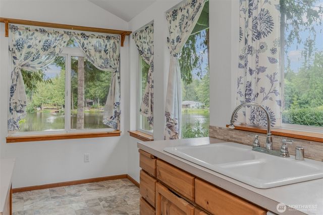 390 E Lakeshore Drive, Shelton, WA 98584