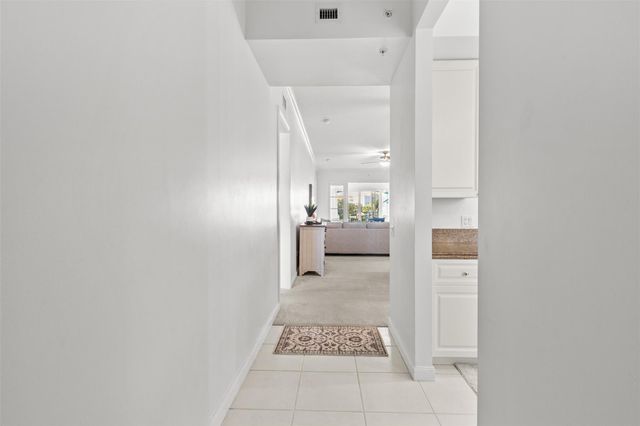 18 Harbour Isle Drive 203, Fort Pierce, FL 34949