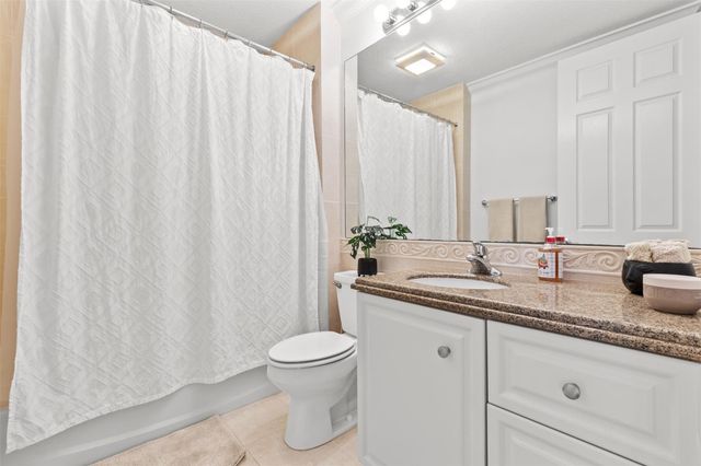 18 Harbour Isle Drive 203, Fort Pierce, FL 34949