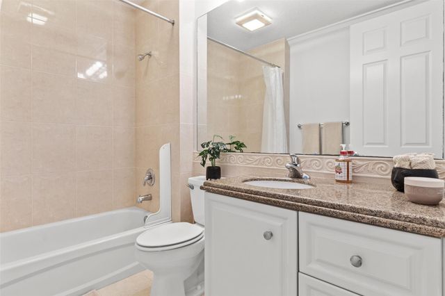 18 Harbour Isle Drive 203, Fort Pierce, FL 34949