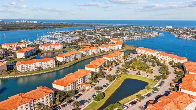 18 Harbour Isle Drive 203, Fort Pierce, FL 34949