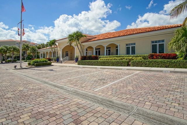 18 Harbour Isle Drive 203, Fort Pierce, FL 34949