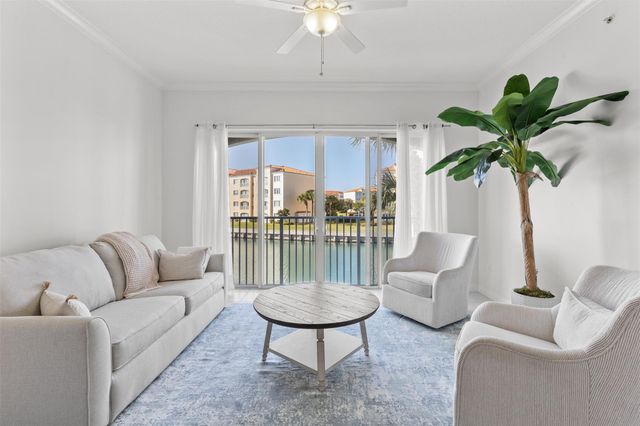 18 Harbour Isle Drive 203, Fort Pierce, FL 34949