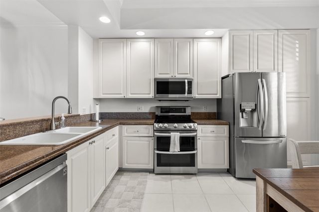 18 Harbour Isle Drive 203, Fort Pierce, FL 34949