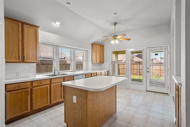 8709 Hartford Drive, Rowlett, TX 75089