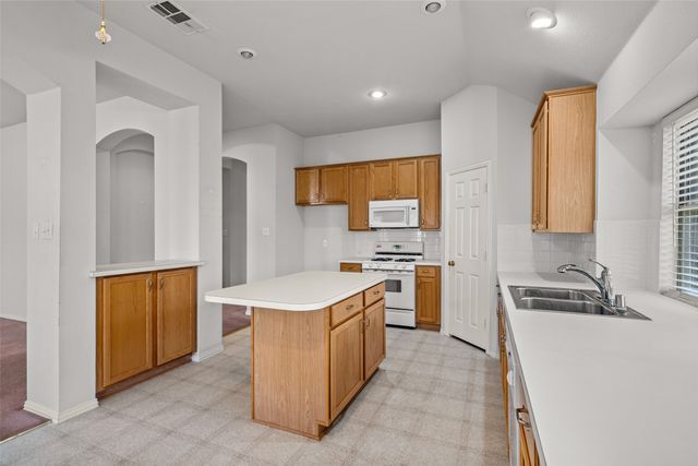 8709 Hartford Drive, Rowlett, TX 75089